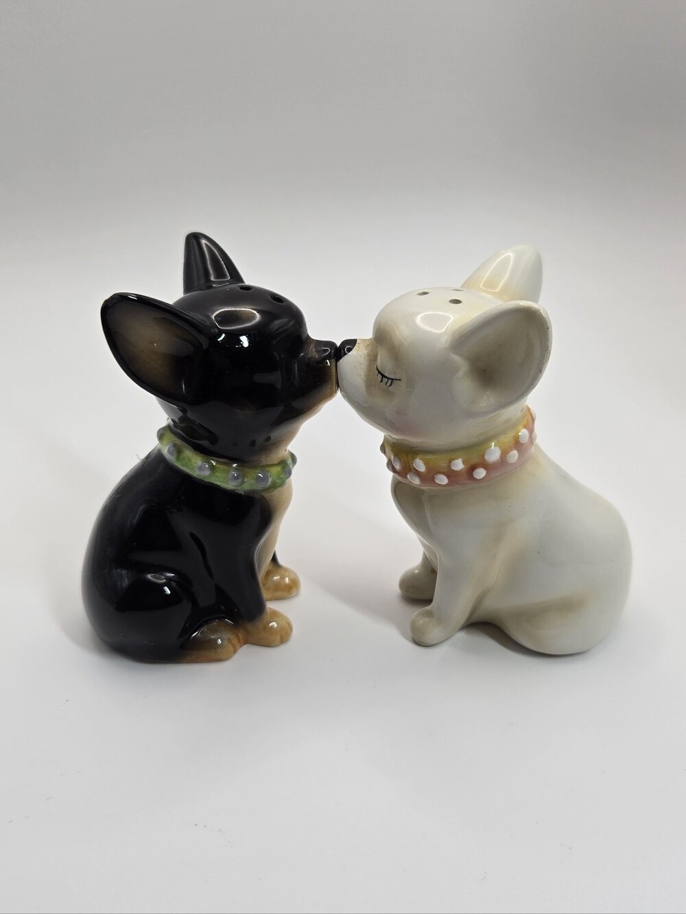 Magnetic Kissing Chihuahua Salt And Pepper Shakers